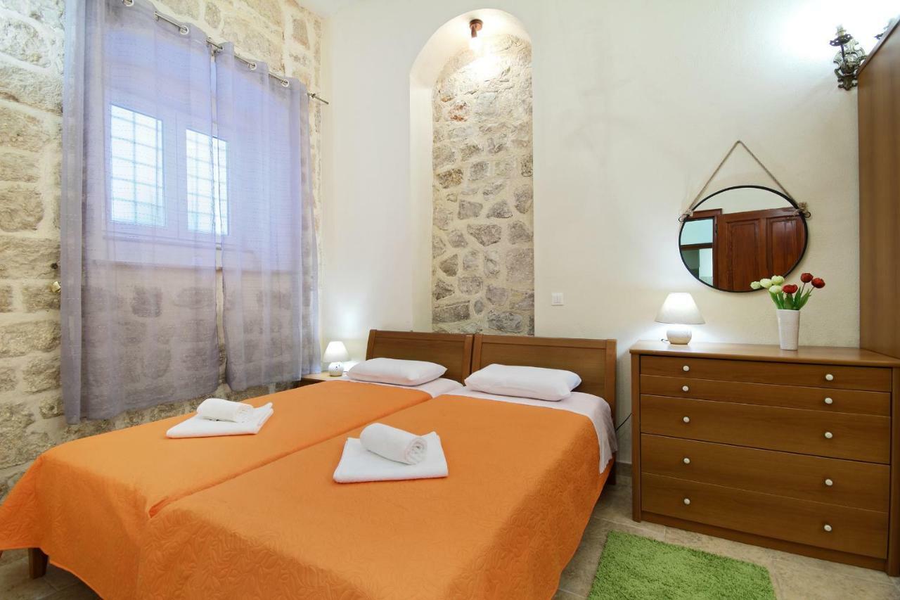 Nikola Apartamento