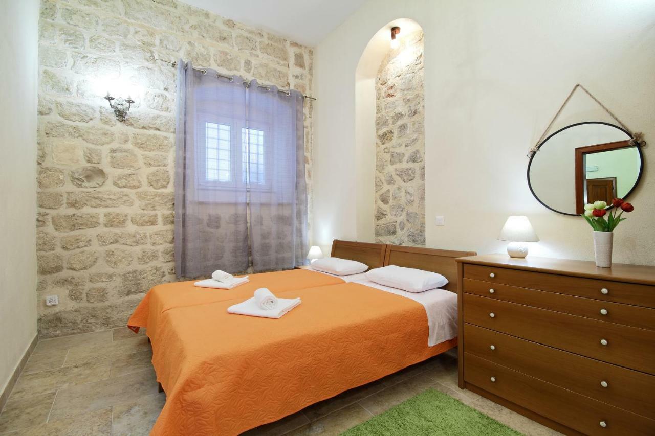Nikola Apartamento *